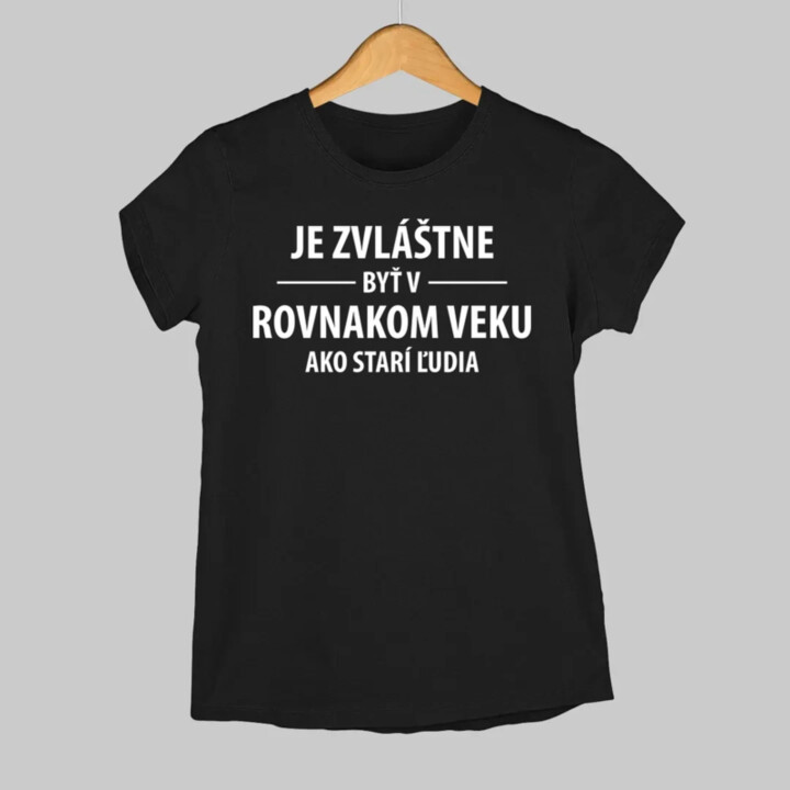 Je zvláštne byť v rovnakom veku ako starí ľudia - dámske tričko s potlačou