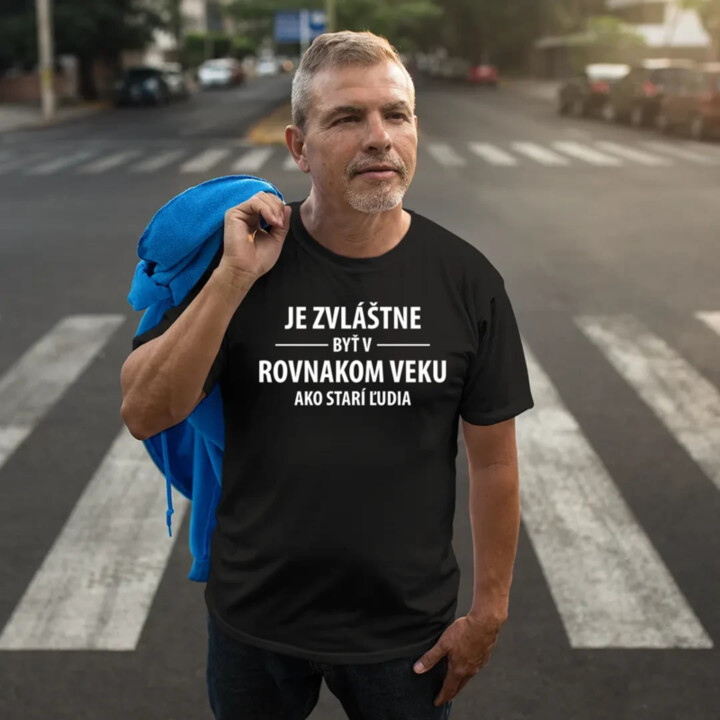 Je zvláštne byť v rovnakom veku ako starí ľudia - pánske tričko s potlačou
