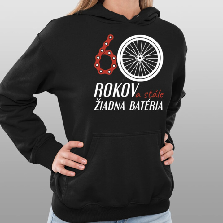 60 rokov a stále žiadna batéria  - dámska mikina s potlačou