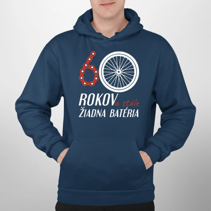 60 rokov a stále žiadna batéria  - pánska mikina s potlačou