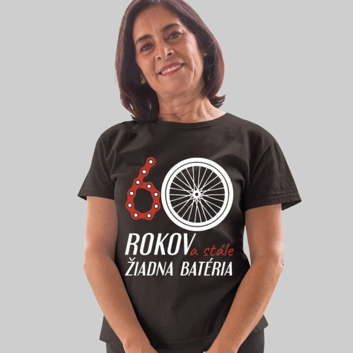 60 rokov a stále žiadna batéria - dámske tričko s potlačou