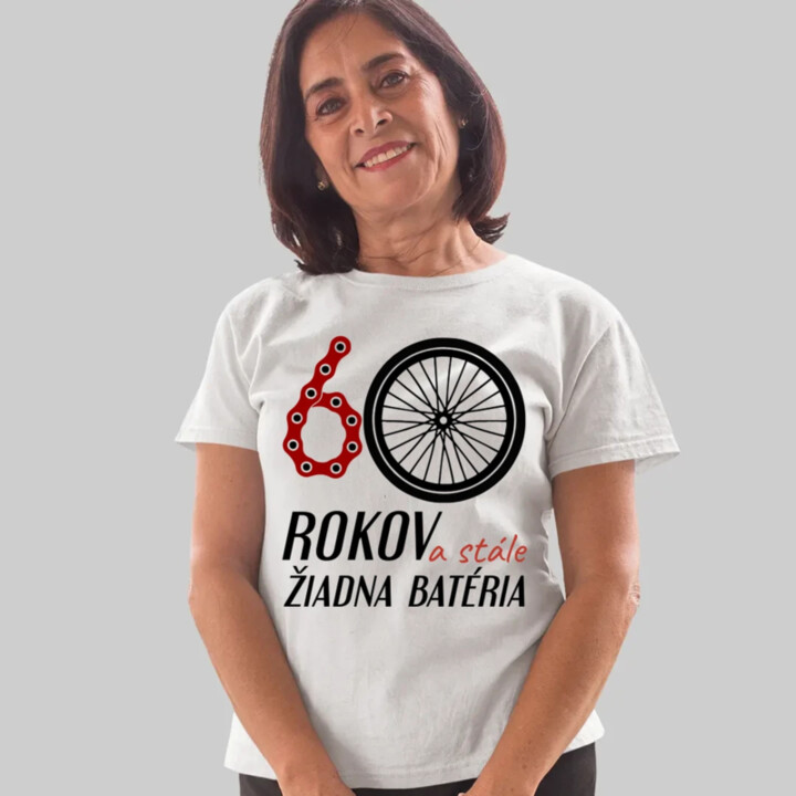 60 rokov a stále žiadna batéria - dámske tričko s potlačou