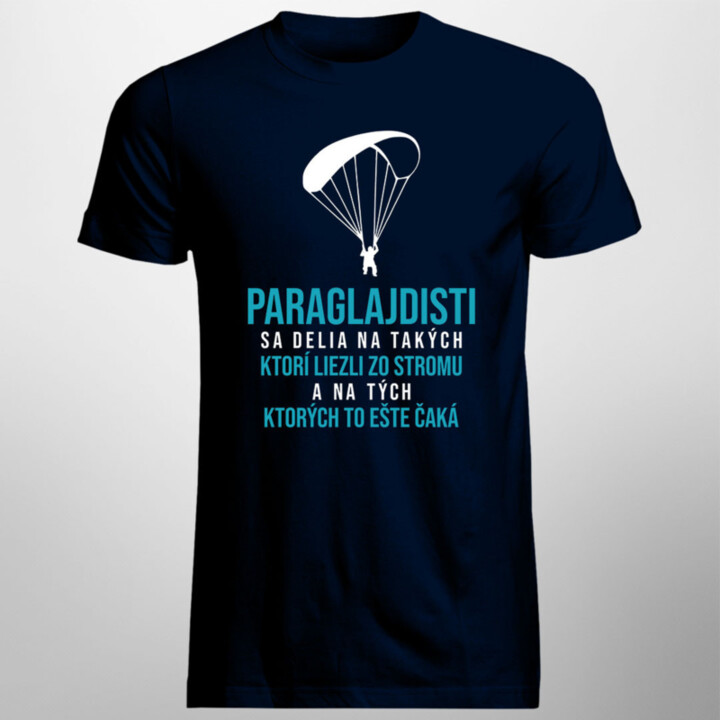 Paraglajdisti sa delia na takých, ktorí liezli zo stromu - pánske tričko s potlačou