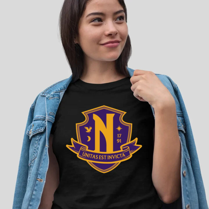 Unitas Est Invicta - Nevermore Academy - dámske tričko s potlačou