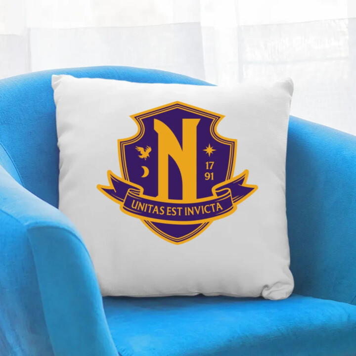 Unitas Est Invicta - Nevermore Academy - vankúš s potlačou