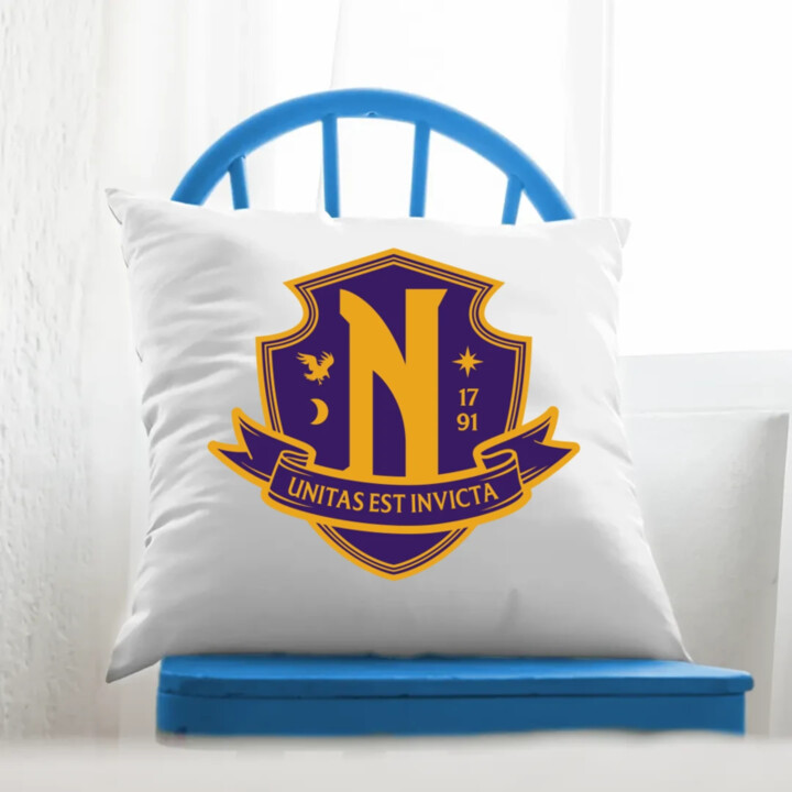 Unitas Est Invicta - Nevermore Academy - vankúš s potlačou