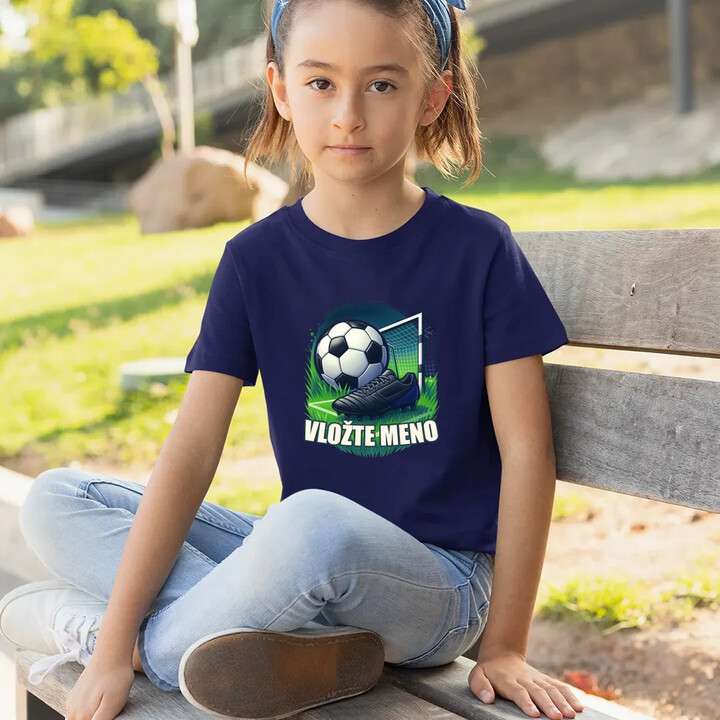 Futbal (meno) - lopta a ihrisko - detské tričko s potlačou - personalizovaný produkt