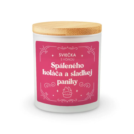 Sviečka s vôňou spáleného koláča a sladkej paniky - vonná sviečka s potlačou