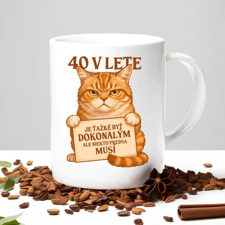 40 v lete – Je ťažké byť dokonalým, ale niekto predsa musí - keramický hrnček s potlačou