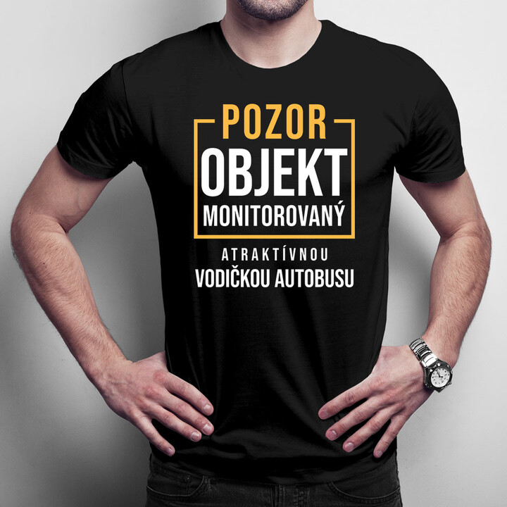 Pozor - objekt monitorovaný atraktívnou vodičkou autobusu - pánske tričko s potlačou