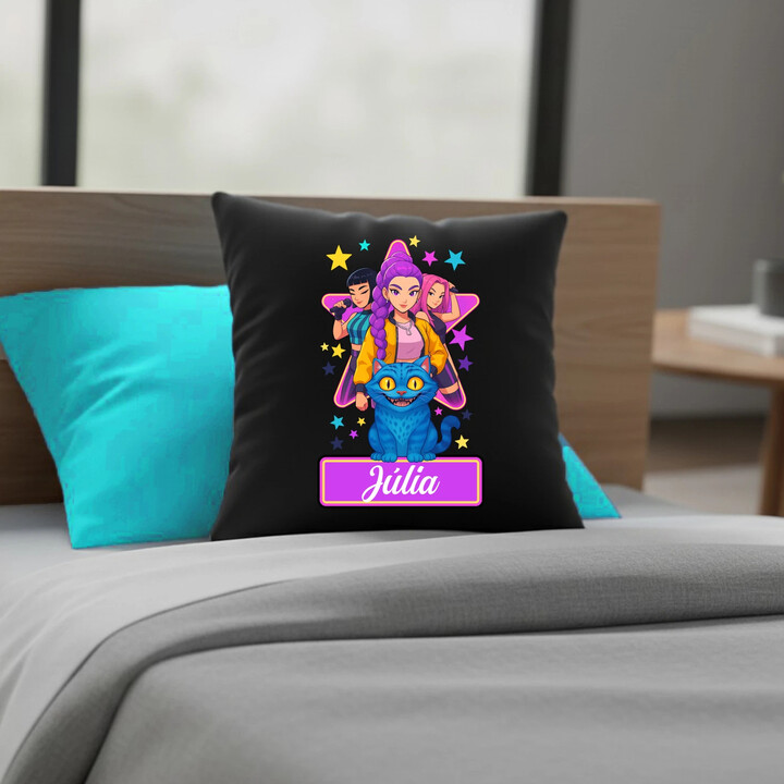 Rumi, Mira i Zoey - čierny vankúš s potlačou pre fanúšikov huntrix kpop demon hunters - personalizovaný produkt