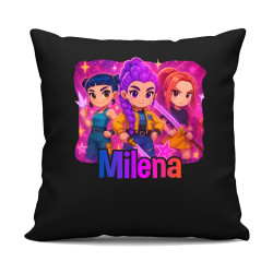 Huntrix s menom - čierny vankúš s potlačou pre fanúšikov huntrix KPop Demon Hunters - personalizovaný produkt