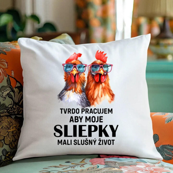 Tvrdo pracujem, aby moje sliepky mali slušný život - vankúš s potlačou