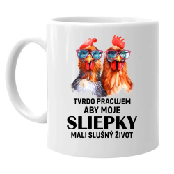 Tvrdo pracujem, aby moje sliepky mali slušný život - keramický hrnček s potlačou