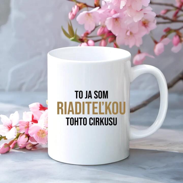 To ja som riaditeľkou tohto cirkusu - keramický hrnček s potlačou