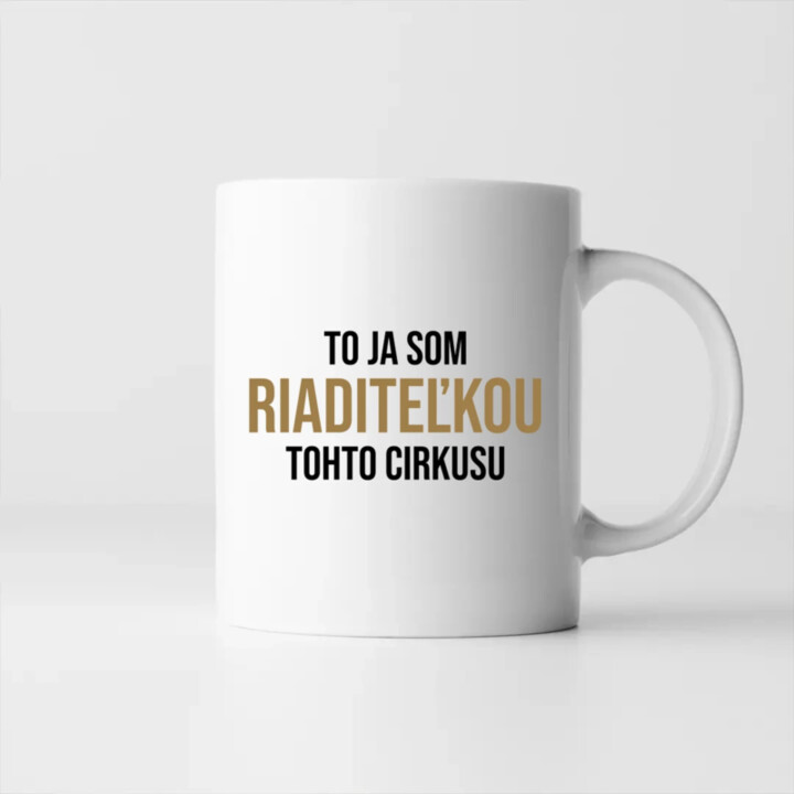 To ja som riaditeľkou tohto cirkusu - keramický hrnček s potlačou