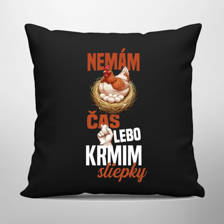 Nemám čas, lebo kŕmim sliepky - čierny vankúš s potlačou
