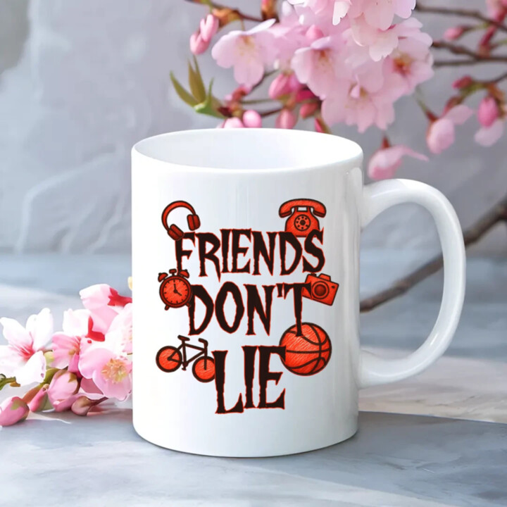 Friends don't lie – pre fanúšikov seriálu Stranger Things - keramický hrnček s potlačou