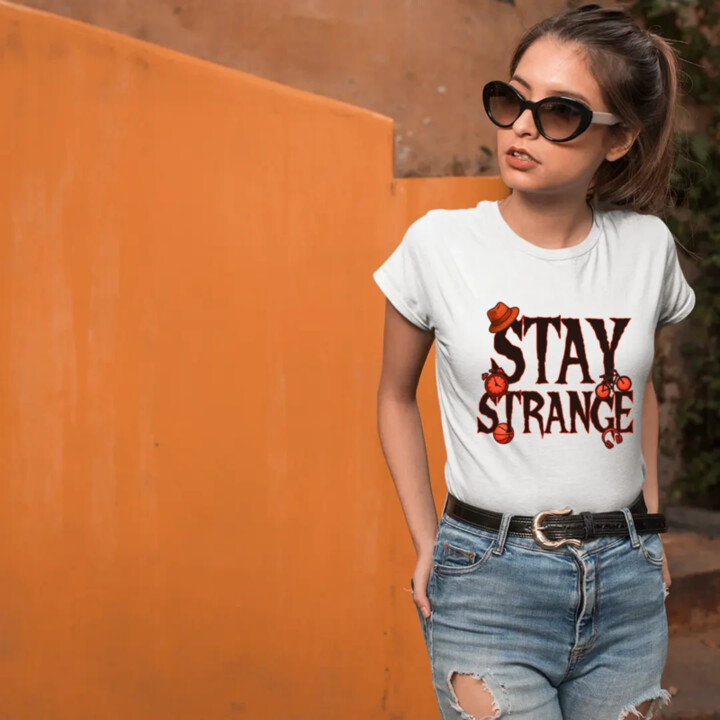 Stay strange pre fanúšikov seriálu Stranger Things - dámske tričko s potlačou