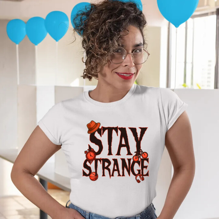 Stay strange pre fanúšikov seriálu Stranger Things - dámske tričko s potlačou