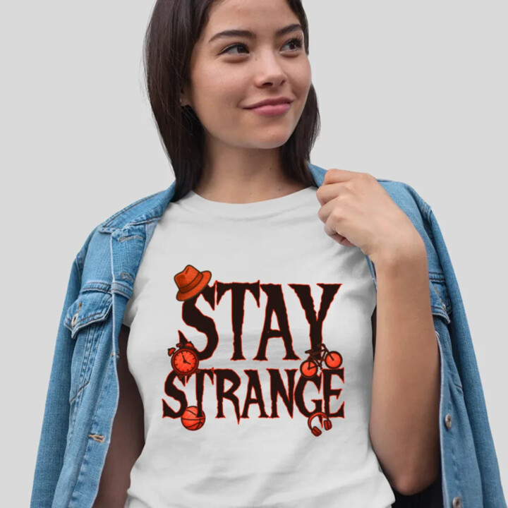 Stay strange pre fanúšikov seriálu Stranger Things - dámske tričko s potlačou