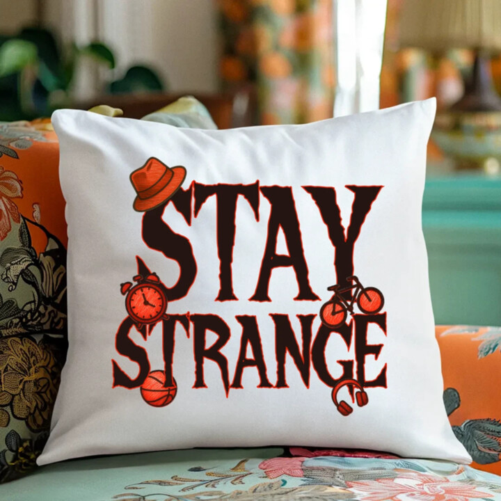 Stay strange pre fanúšikov seriálu Stranger Things - vankúš s potlačou