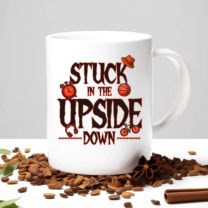 Stuck in the upside down pre fanúšikov seriálu Stranger Things - keramický hrnček s potlačou