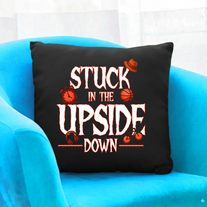 Stuck in the upside down pre fanúšikov seriálu Stranger Things - čierny vankúš s potlačou