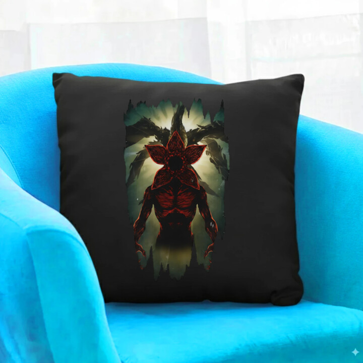 Demogorgon pre fanúšikov seriálu Stranger Things - čierny vankúš s potlačou