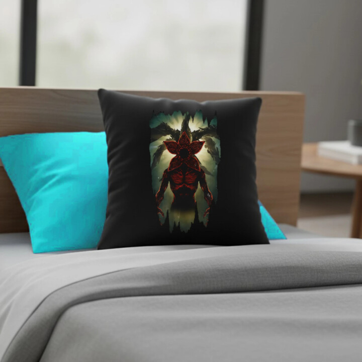 Demogorgon pre fanúšikov seriálu Stranger Things - čierny vankúš s potlačou
