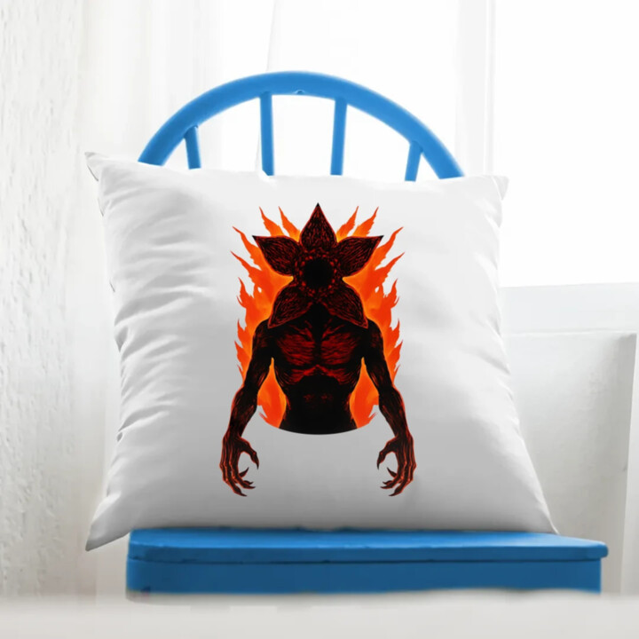 Demogorgon v2 pre fanúšikov seriálu Stranger Things - vankúš s potlačou