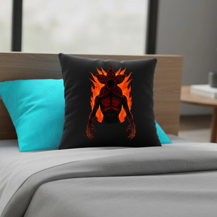 Demogorgon v2 pre fanúšikov seriálu Stranger Things - čierny vankúš s potlačou