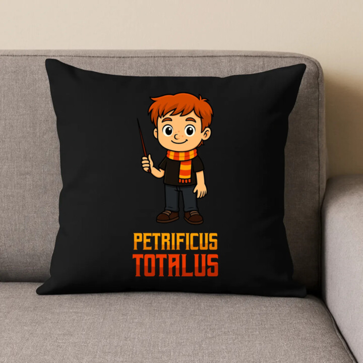 Petrificus Totalus - Ron Weasley - čierny vankúš s potlačou pre fanúšikov série Harry Potter