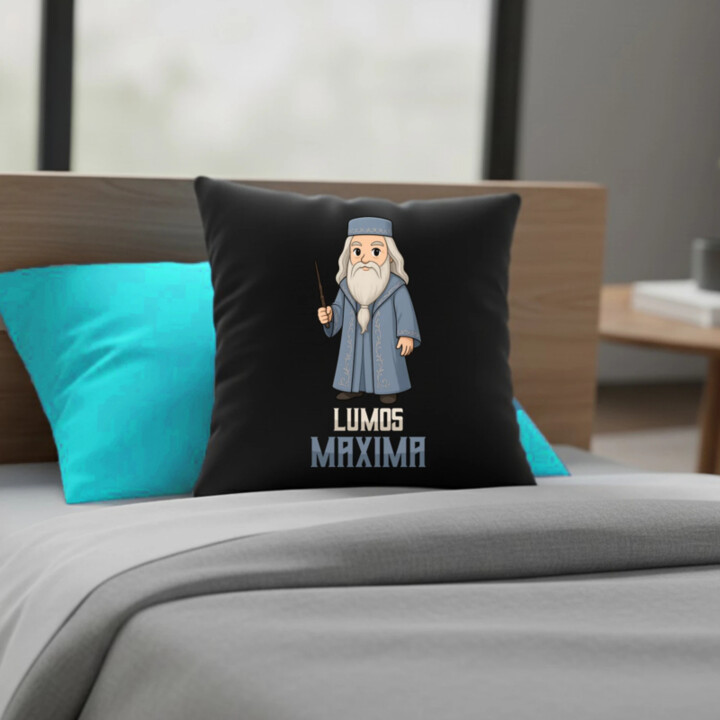 Lumos Maxima - Albus Dumbledore - čierny vankúš s potlačou pre fanúšikov série Harry Potter