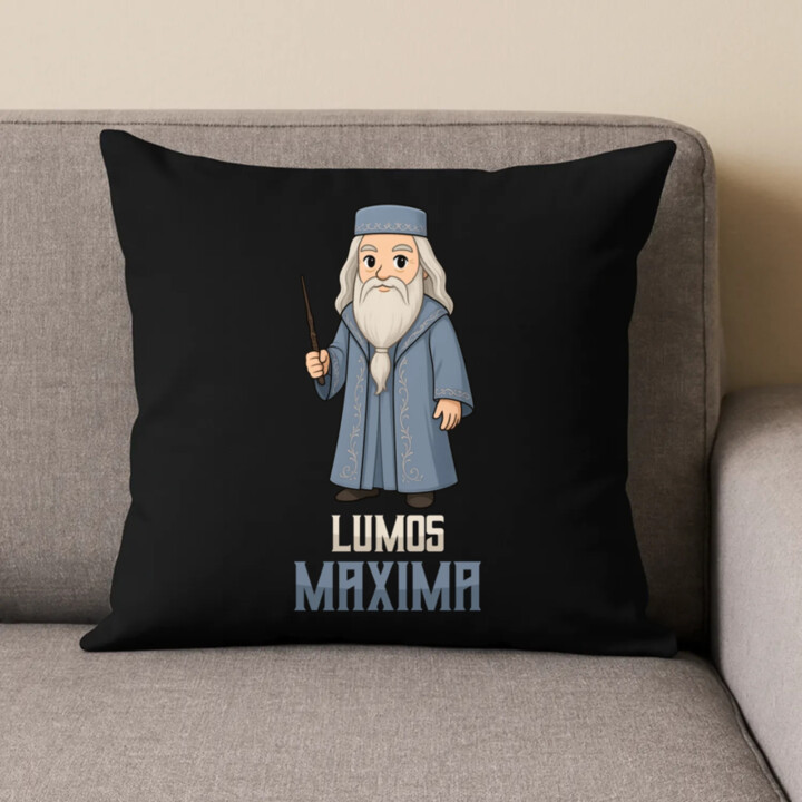 Lumos Maxima - Albus Dumbledore - čierny vankúš s potlačou pre fanúšikov série Harry Potter