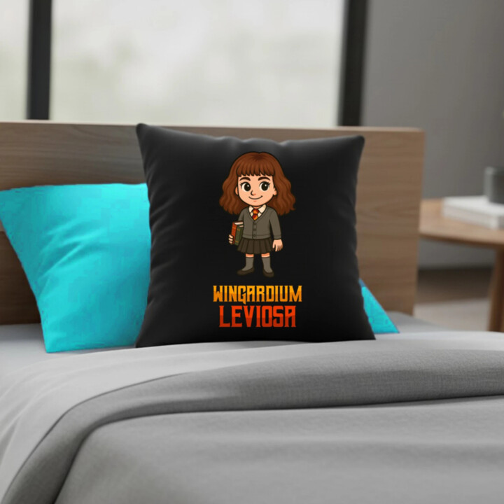 Wingardium Leviosa - Hermiona Granger - čierny vankúš s potlačou pre fanúšikov série Harry Potter