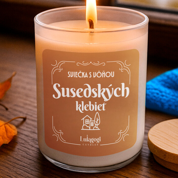 Sviečka s vôňou susedských klebiet – vonná svieca s potlačou pre susedu