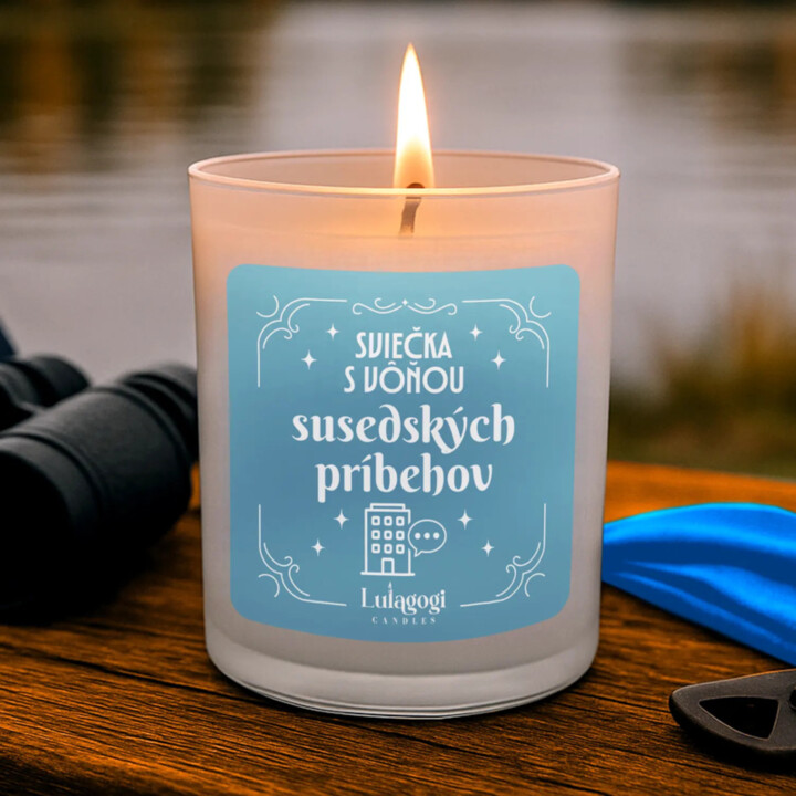 Sviečka s vôňou susedských príbehov - vonná svieca s potlačou