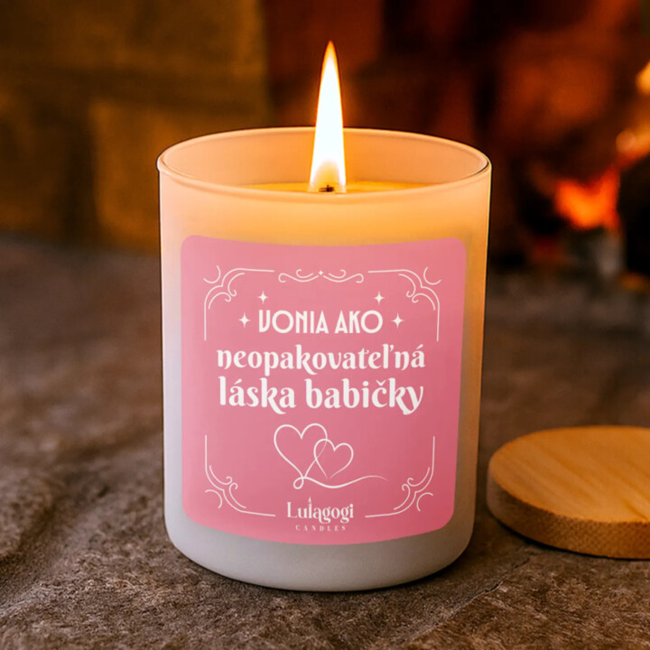 Vonia ako neopakovateľná láska babičky - vonná svieca s potlačou