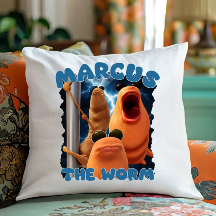Marcus the worm - vankúš s potlačou