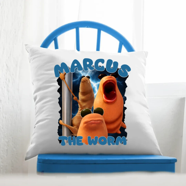 Marcus the worm - vankúš s potlačou