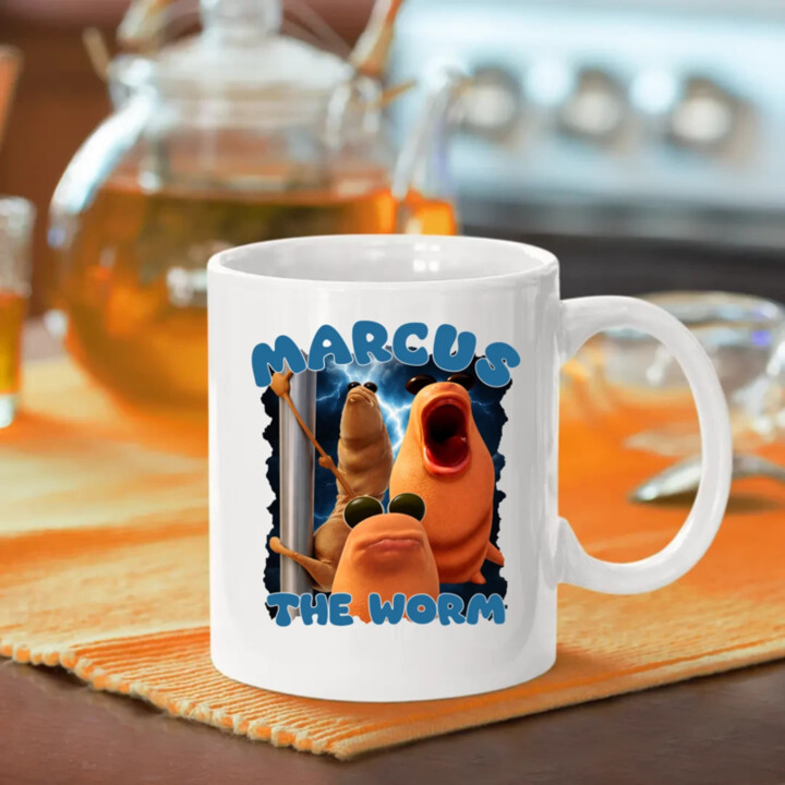 Marcus the worm - keramický hrnček s potlačou