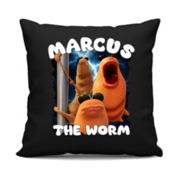 Marcus the worm - čierny vankúš s potlačou