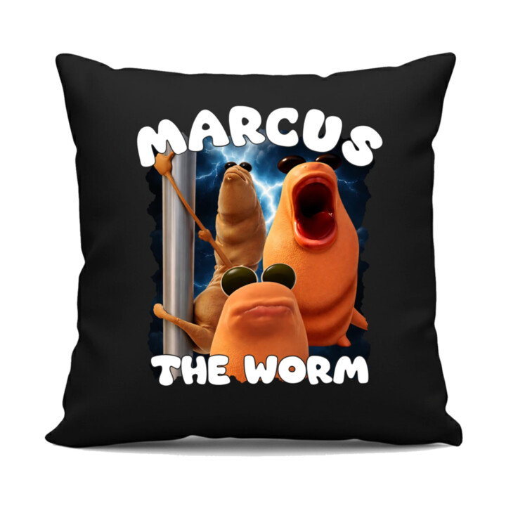 Marcus the worm - čierny vankúš s potlačou