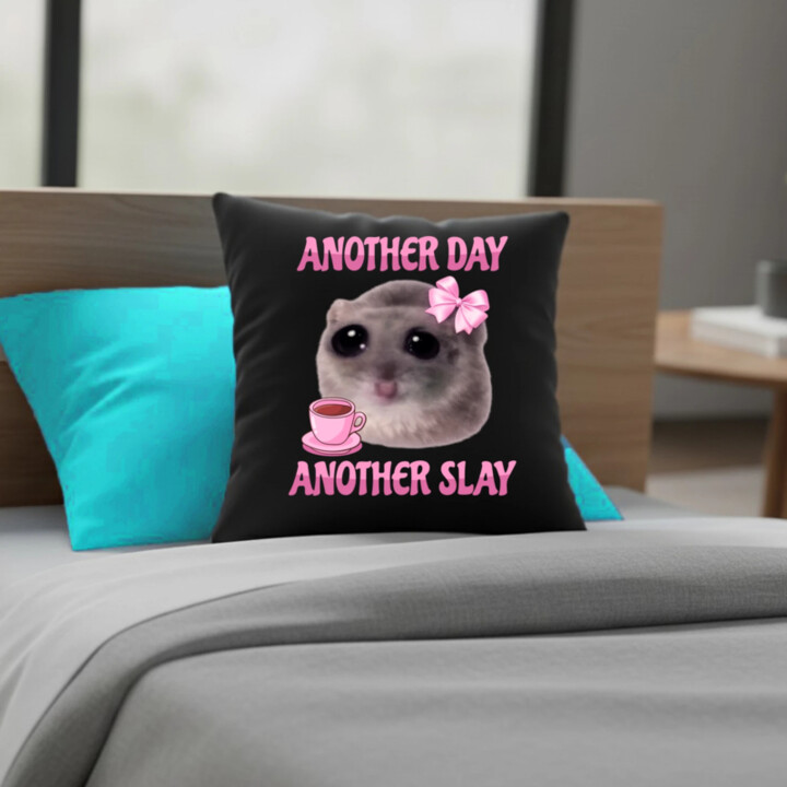 Another day, another slay - čierny vankúš s potlačou