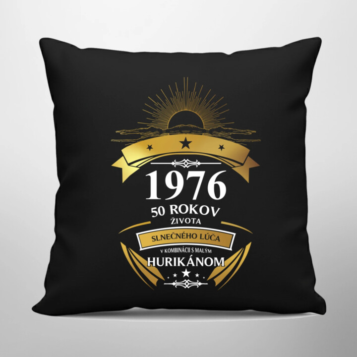 1976 - 50 rokov - života slnečného lúča v kombinácii s malým hurikánom - čierny vankúš s potlačou