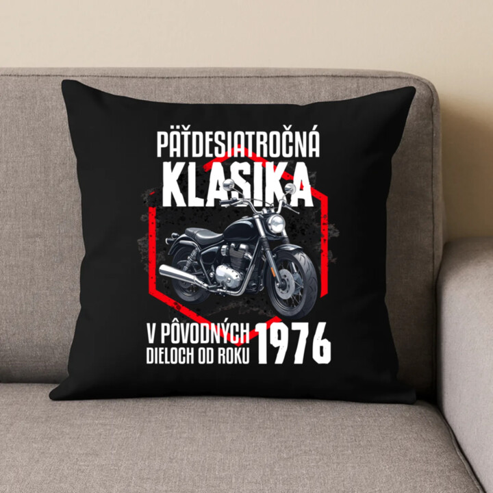 Päťdesiatročná klasika - v pôvodných dieloch od roku 1976 - čierny vankúš s potlačou