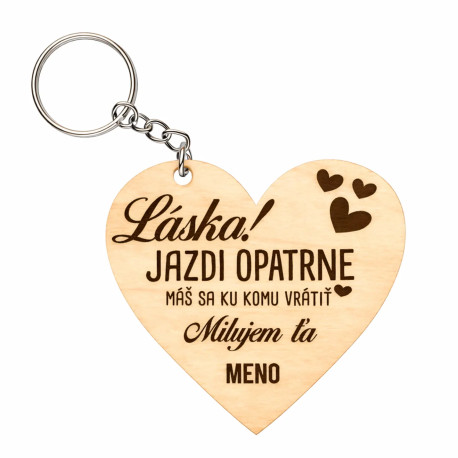 Láska! Jazdi opatrne - drevený prívesok na kľúče s gravírovaním - personalizovaný produkt