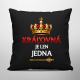 Kráľovná je len jedna - čierny vankúš s potlačou