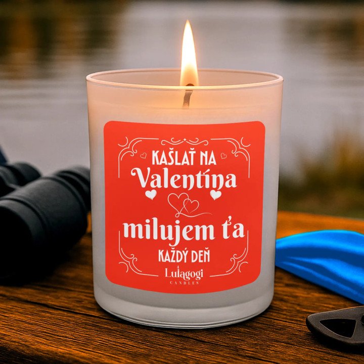 Kašlať na Valentína, milujem ťa každý deň – vonná sviečka ako darček